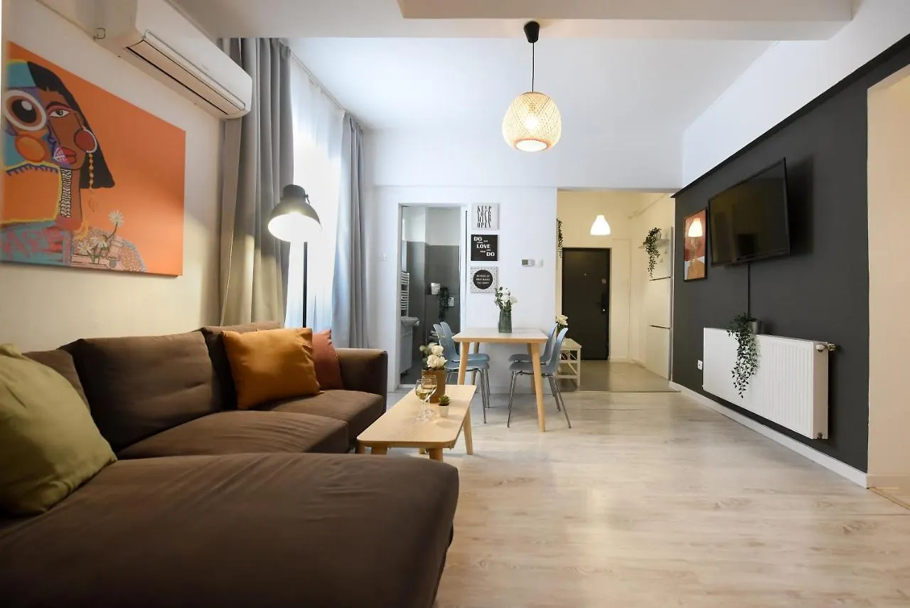 Central Treasure - Cozy 2 Bedroom Apartment In Historic Old Town Bükreş