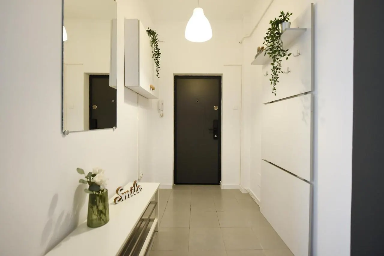 Central Treasure - Cozy 2 Bedroom Apartment In Historic Old Town Bükreş