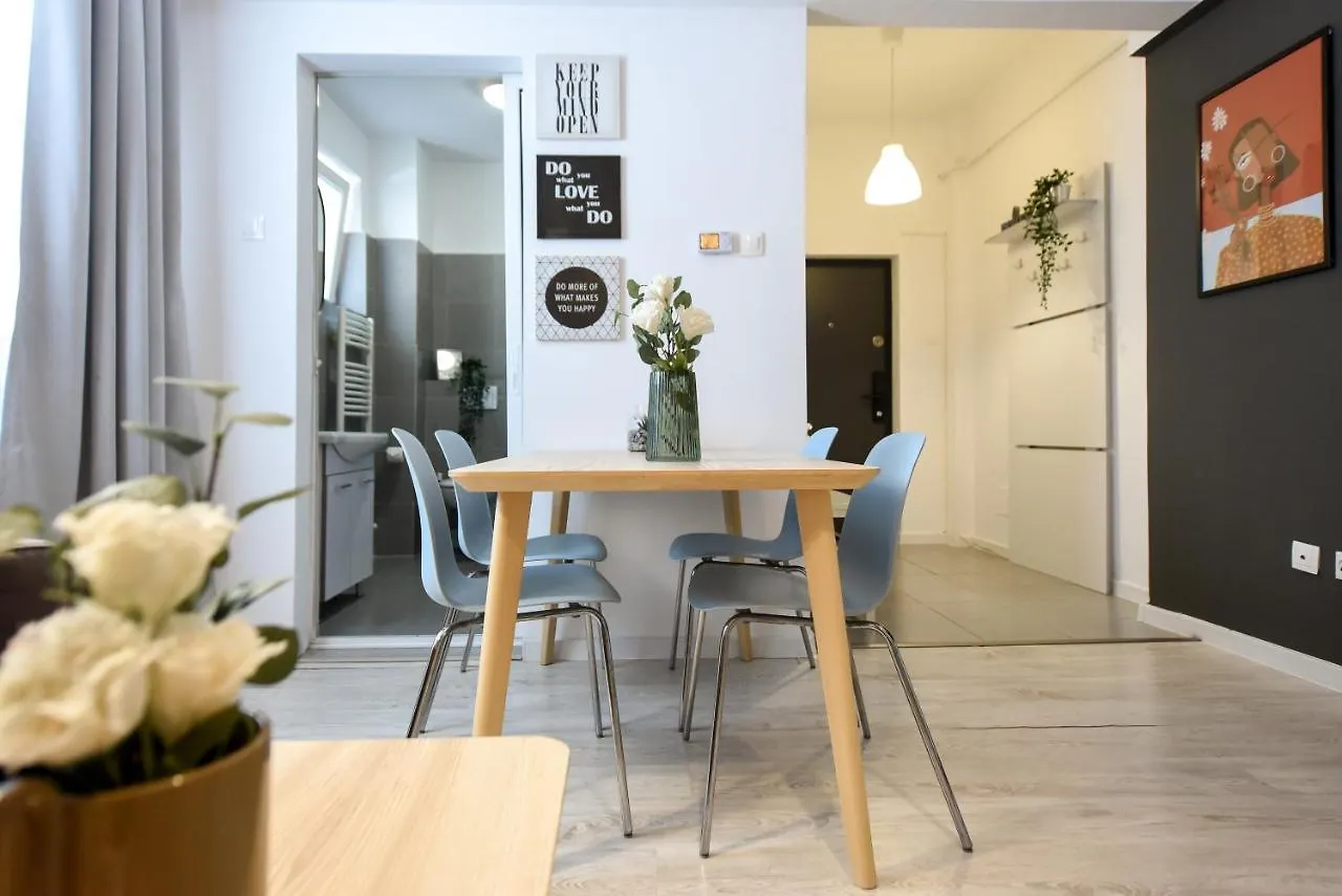 Central Treasure - Cozy 2 Bedroom Apartment In Historic Old Town Bucureşti 0*,  România