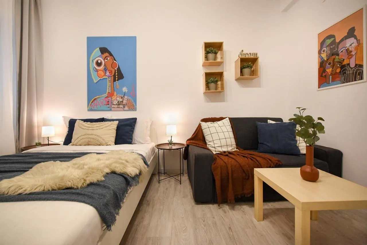 Central Treasure - Cozy 2 Bedroom Apartment In Historic Old Town Bucureşti România