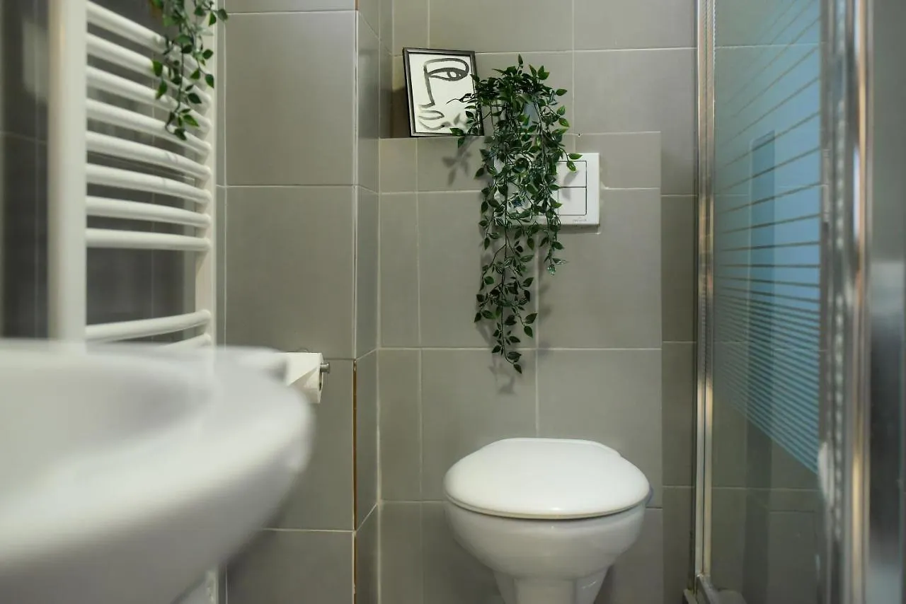 Central Treasure - Cozy 2 Bedroom Apartment In Historic Old Town Bukurešť 0*,  Rumunsko