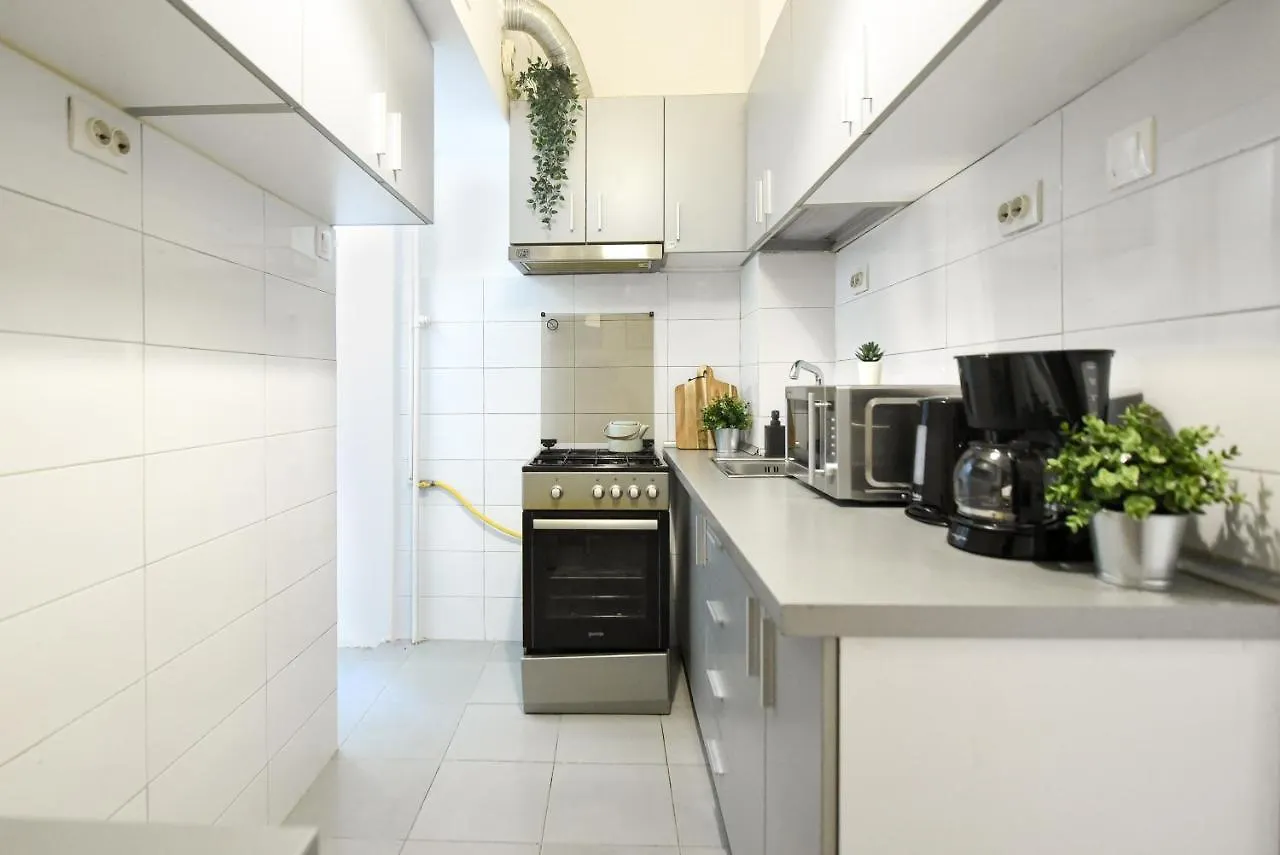 Central Treasure - Cozy 2 Bedroom Apartment In Historic Old Town Bukurešť 0*,  Rumunsko